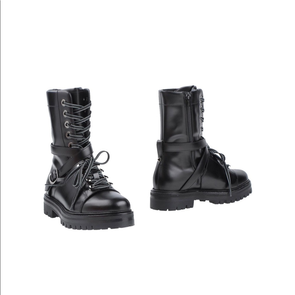 ValentinoGaravani Balck Ankle Boots - Picture 6 of 6